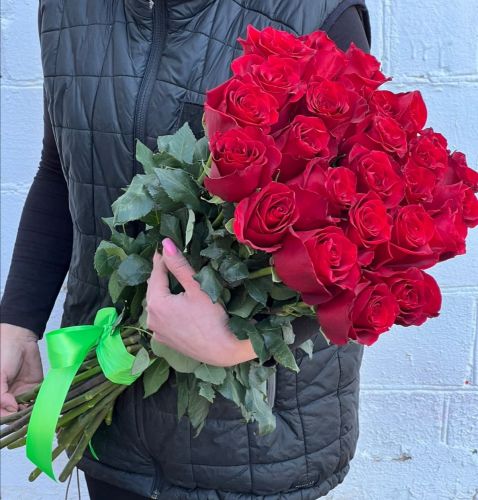 "Севилья"- букет из красных роз с доставкой по городу по Пензе